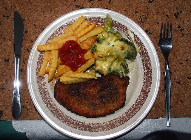 Schnitzel, Brokkoli und Pommes [22.02.2009]