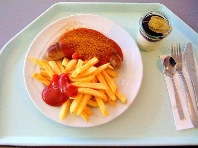 Weiße Currywurst mit Pommes [04.02.2010]