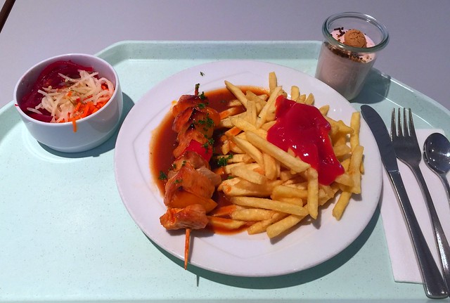 Schaschlikspieß in BBQ-Sauce mit Pommes Frites [10.09.2015]