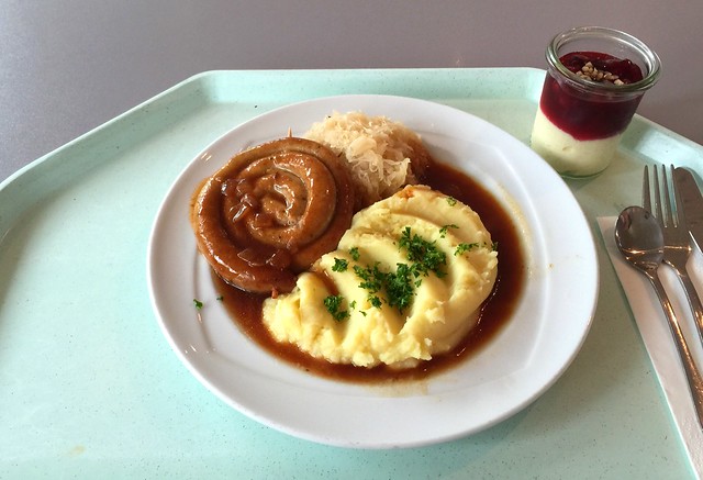 Bratwurstschnecke mit Sauerkraut & Kartoffelpüree [14.09.2015]