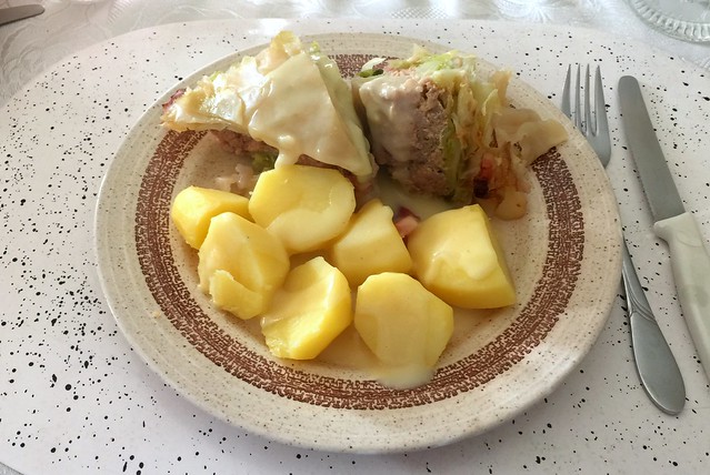 Gefülltes Kraut mit Salzkartoffeln [08.11.2015]