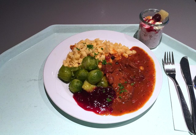 Wildschweingulasch mit Rosenkohl & Spätzle [30.11.2015]