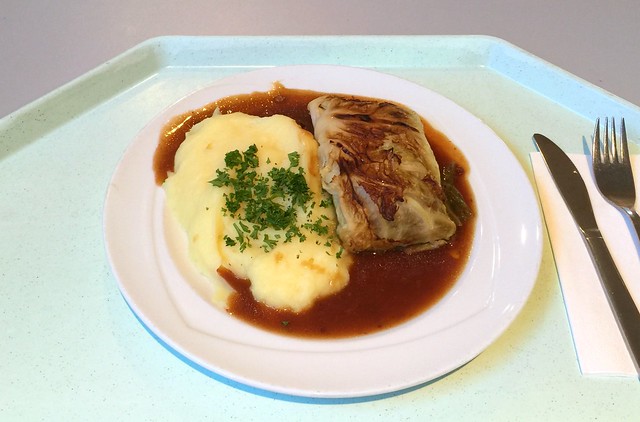 Geschmorte Wirsingroulade mit Specksauce & Kartoffelpüree [07.12.2015]