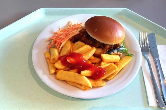 Pulled Pork mit Cole Slaw in Brioche Semmel & Steakhouse Pommes [10.12.2015]