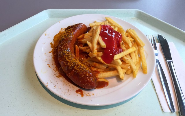 Rote Currywurst mit Pommes Frites [27.10.2016]