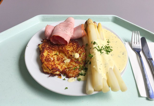 Frischer Spargel mit Schinken, Kartoffelplätzchen & Sauce Bernaise [01.06.2017]