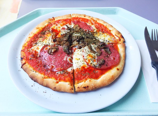 Ofenfrische Pizza mit Salami & Champignons [14.07.2017]