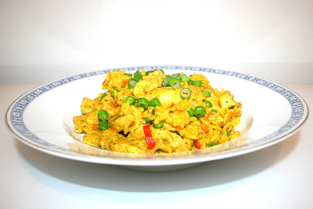Curryreis mit Huhn und Gemüse – das Rezept