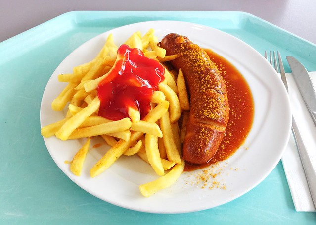 Rote Currywurst mit Pommes Frites [11.07.2018]