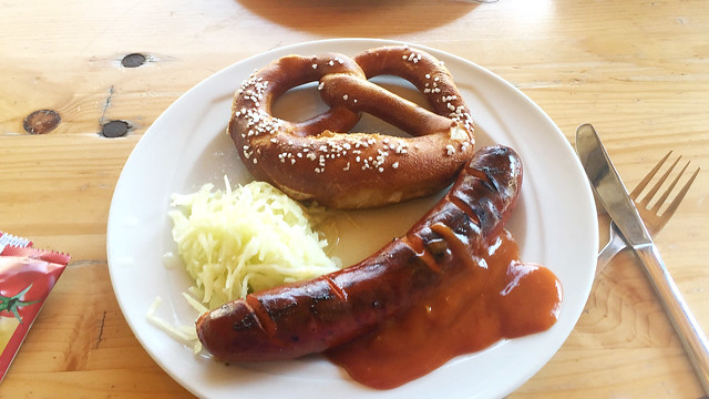Bratwurst mit Bretzel & Krautsalat [19.07.2018]