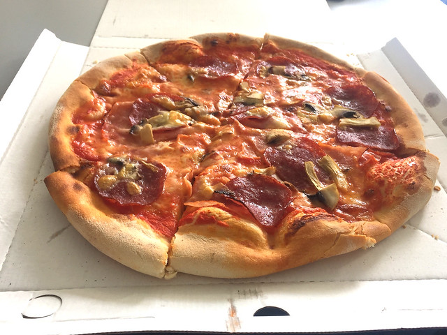 Pizza mit Salami, Schinken & Pilzen [20.04.2020]