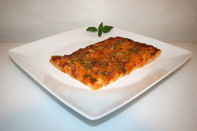 BiFi-Pizza mit Zwiebel & Paprika – das Kurzrezept