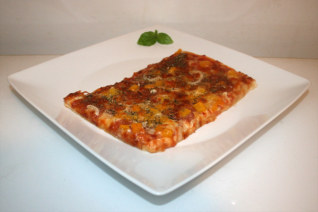 Pizza Salami, Zwiebel & Paprika
