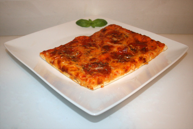 Pepperonisalami-Zwiebel-Pizza [07.04.2022]