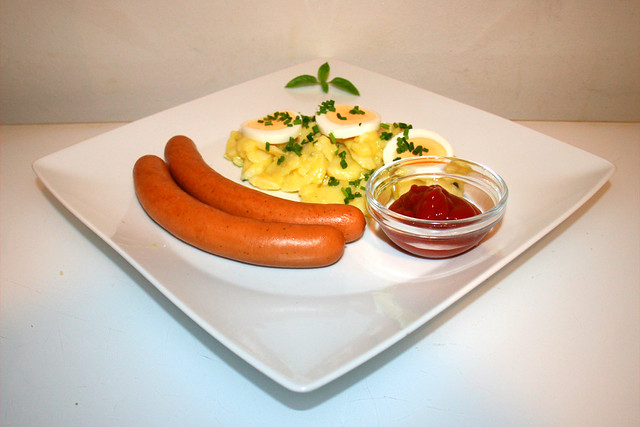 Heiße Wiener Würstchen mit Kartoffelsalat [24.12.2022]