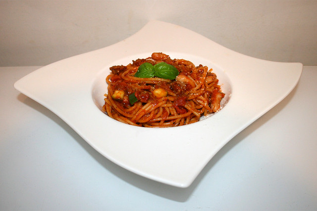 Spaghetti mit Zucchini & weißen Bohnen (in Hackfleisch-Tomatensauce) – das Rezept