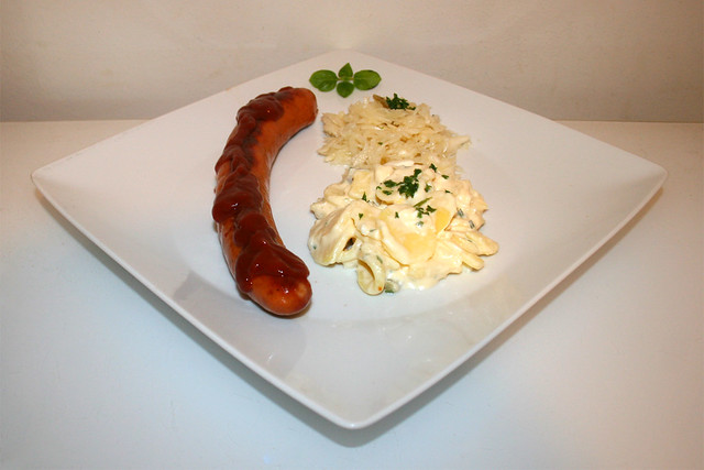 Bratwurst mit Kartoffel- & Krautsalat [29.05.2023]
