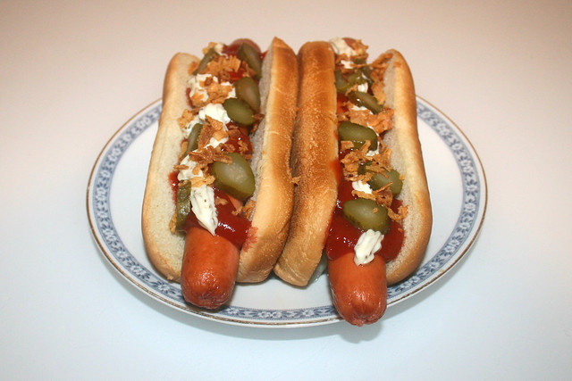Hausgemachte Hot Dogs aus dem Air Fryer