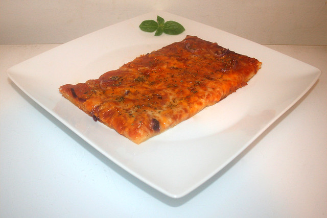Pizza Salami & Onion – das Kurzrezept